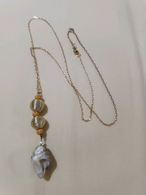 Long necklace like new with shell and gold chain