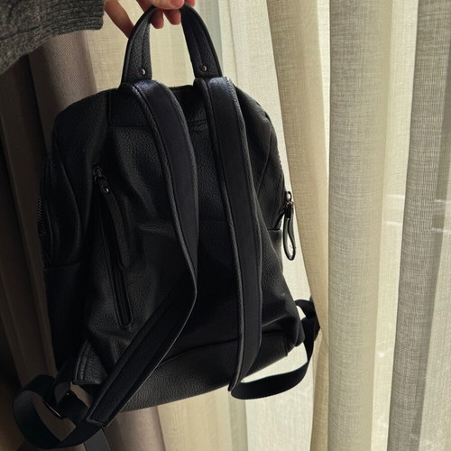 Leather backpack like new, blue