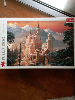 Trefl puzzle 1500 pieces Castle like new