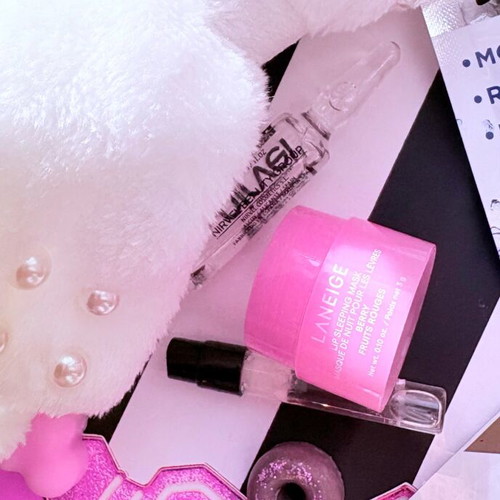 Beauty and relaxation set with Laneige Lip Sleeping Mask and gifts