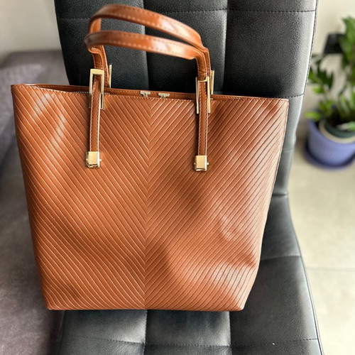 Bag in excellent condition, quite large, durable