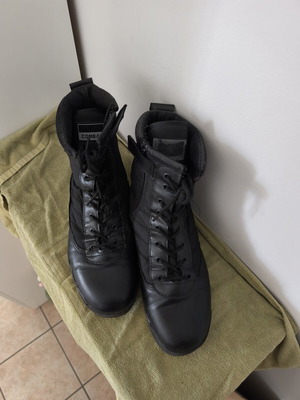 Military boots like new, lightweight with side zipper