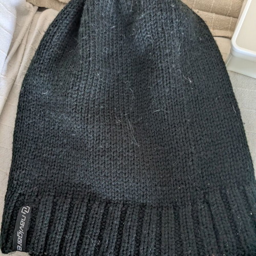 Black knit cap like new, size L