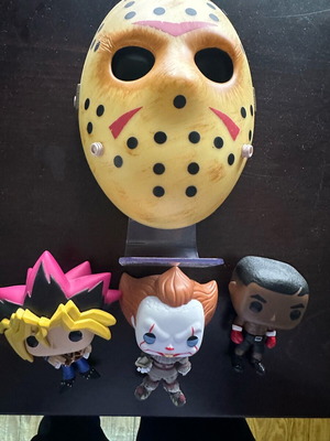 Mask and 3 Funko Pop like new, bundle