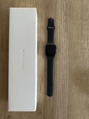 Apple Watch Series 5 44mm σαν καινούργιο με 10 λουράκια και κάλυμμα προστασίας