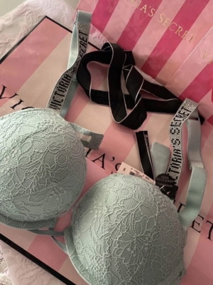 Victoria’s Secret Bombshell Add 2 Cups bra mint color new with tags size 80A