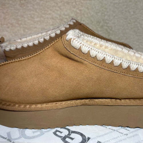 UGG Classic Ultra Mini Platform boots new, size 39 & 41, beige chestnut