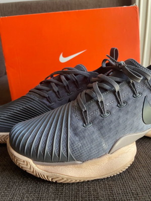 Nike Air Zoom Ultra React тенис обувки употребявани, сиви, номер 39