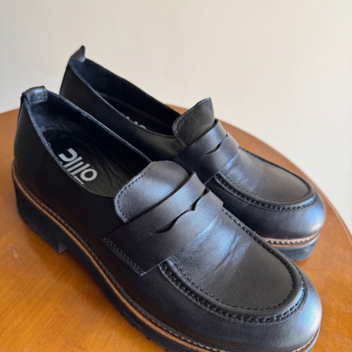 Bueno Shoes black moccasins like new, size 40