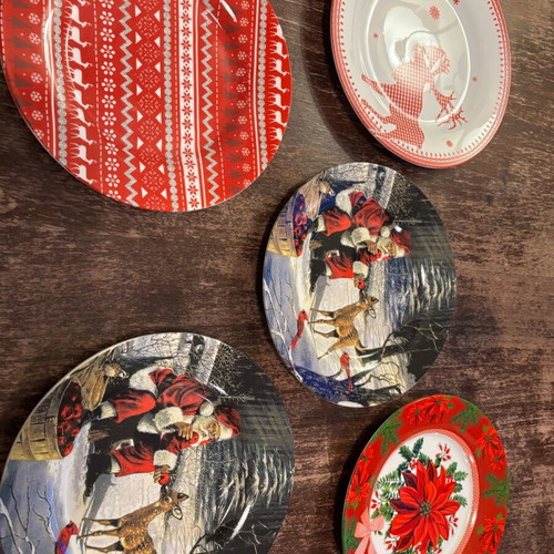 Christmas plates like new, set of 5 pieces