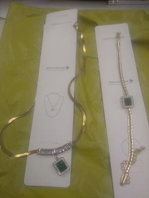Jewelry set made of steel new with green and gold stones