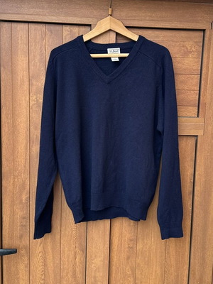 LL Bean lambswool pullover like new, size M, dark blue
