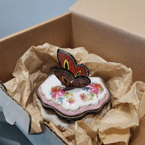 Limoges porcelain jewelry box used with butterfly decoration