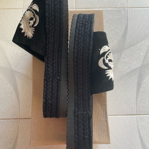 Tartarooga slippers like new, size 39, black with white flowers