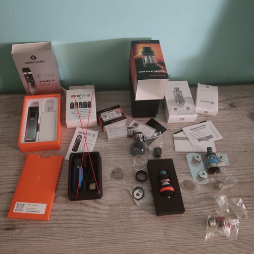 Smok TFV8 X-Baby Beast and Joyetech Ultimo vape tanks used, Wenax Q Pod gift
