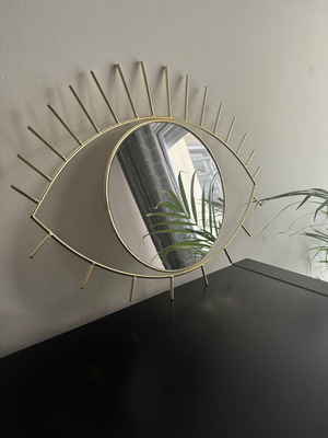Gold Eye Mirror used