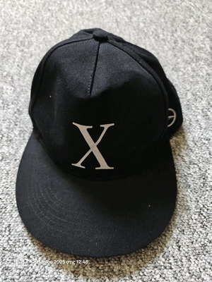 Mercedes Benz x Class hat black new