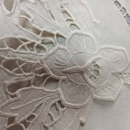 Cutwork linen tablecloth like new, 57 x 57 cm, handmade design