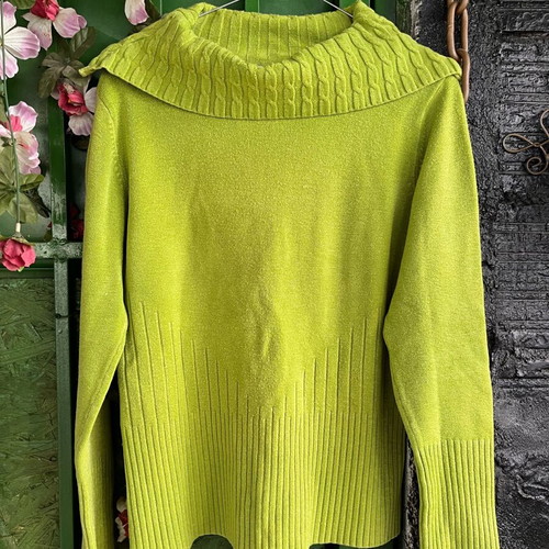 Women's Zivangaki shirt like new, green, medium to large, long sleeve