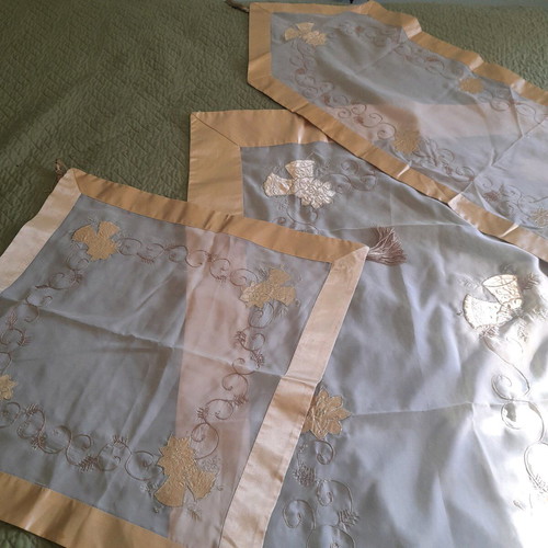 Christmas set of three pieces used