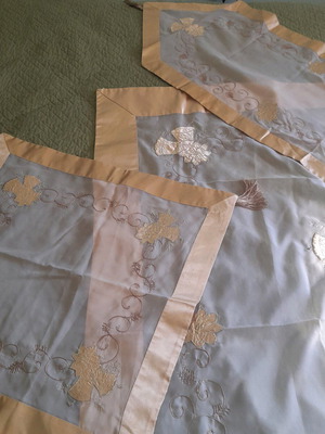 Christmas set of three pieces used