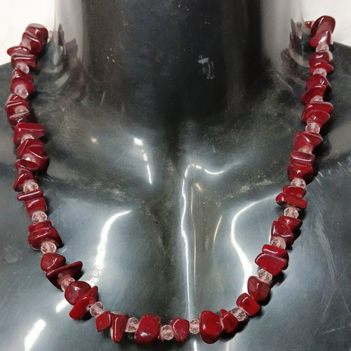Necklace with garnet and rose quartz semi-precious stones like new