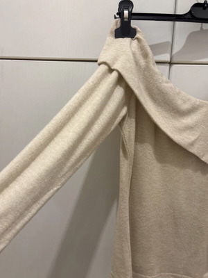Off-shoulder top new, one size, beige
