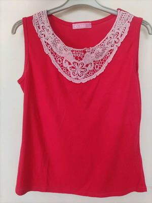 Sleeveless blouse E&D like new, size Large, red