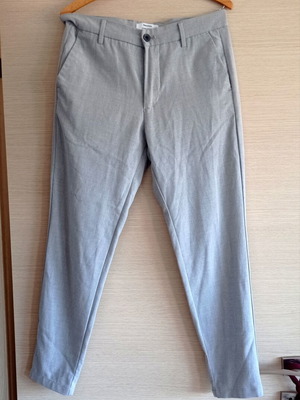 Bershka gray skinny cropped pants like new, size 38