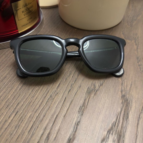 Moncler sunglasses used, black in very good condition