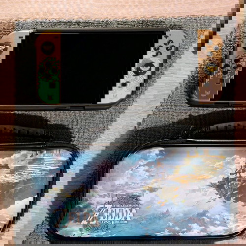 Nintendo Switch OLED Zelda Edition като нов с запечатани аксесоари