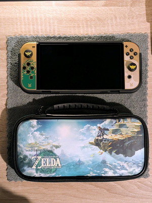 Nintendo Switch OLED Zelda Edition като нов с запечатани аксесоари