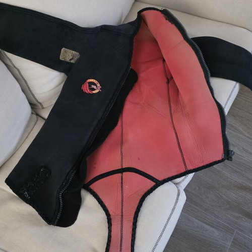 Diving suit used, medium size for 65-75 kg and 1.75 m height