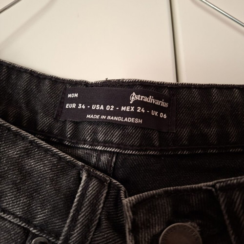 Stradivarius women's black denim shorts like new, size XS
