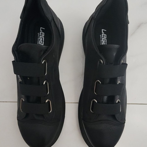 Casual shoes like athletic style, excellent condition, size 40, black