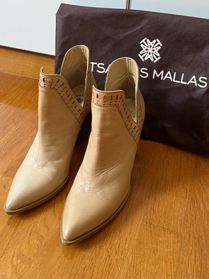 Tsakiris Malas leather ankle boots beige cream size 38 like new