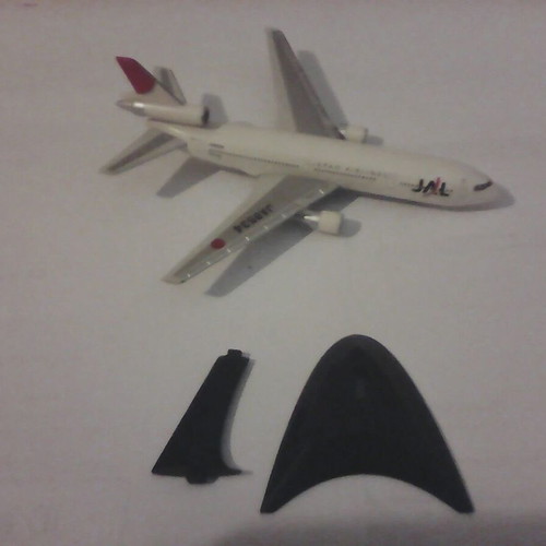 JAL Japan Airlines Herpa DC10 model plane 1/500 diecast with stand front wheel missing