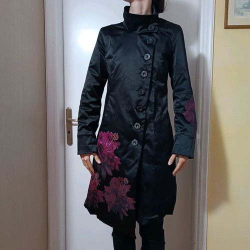 Desigual gabardine black glossy with floral print size 38 like new