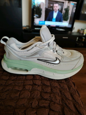 Nike Air sports shoes like new, size 40, white and green