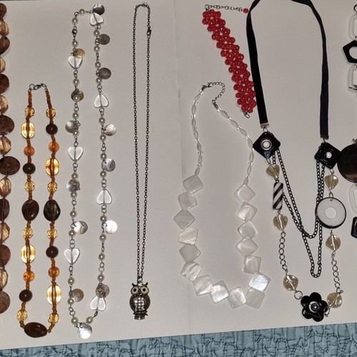 Various necklaces, bracelets and earrings like new