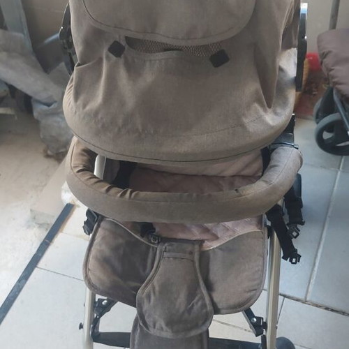 Lightweight foldable baby stroller