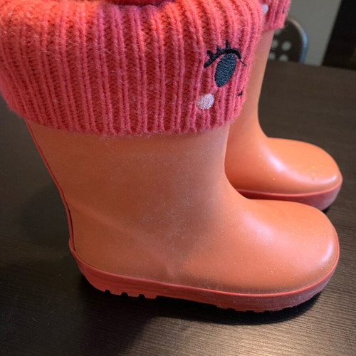 Children's rain boots size 26 like new with lining and unicorn design pink orange