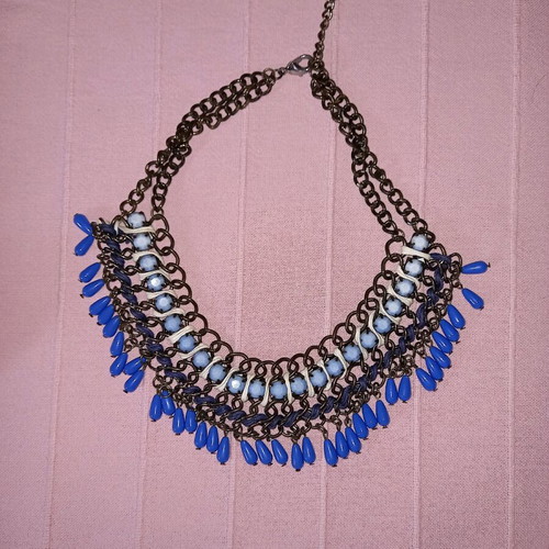 Necklace like new, blue