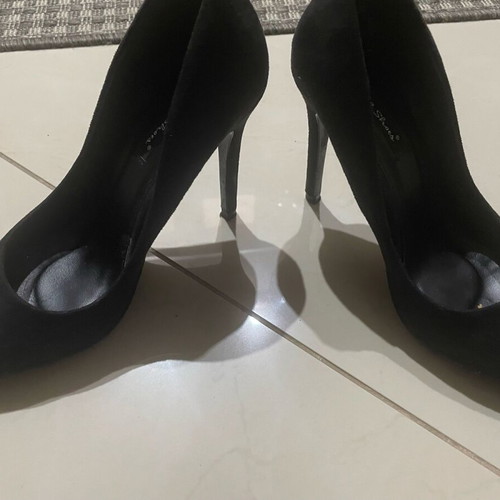 Black pumps used size 39 in excellent condition