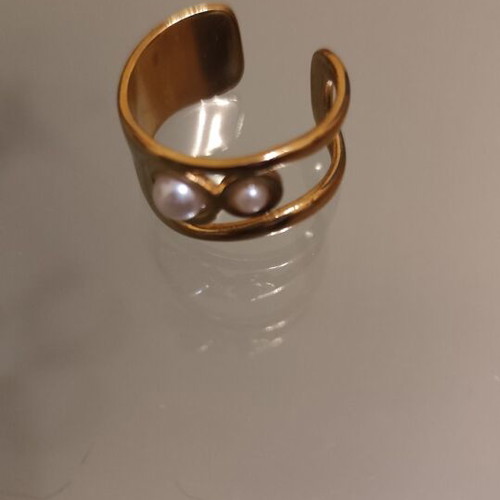 Gold-colored ring with white pearls, stainless steel, like new