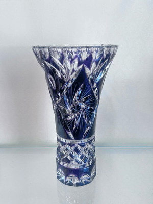 Κρυστάλλινο βαζάκι μωβ 20εκ. καινούργιο με κλασικό σκάλισμα