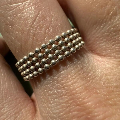 Silver 925 ring used with unique flexible design