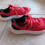 Under Armour kids athletic shoes used, size 37.5, red