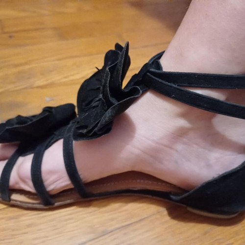 Black flat sandals size 41 like new