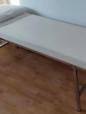 Examination bed heavy-duty like new